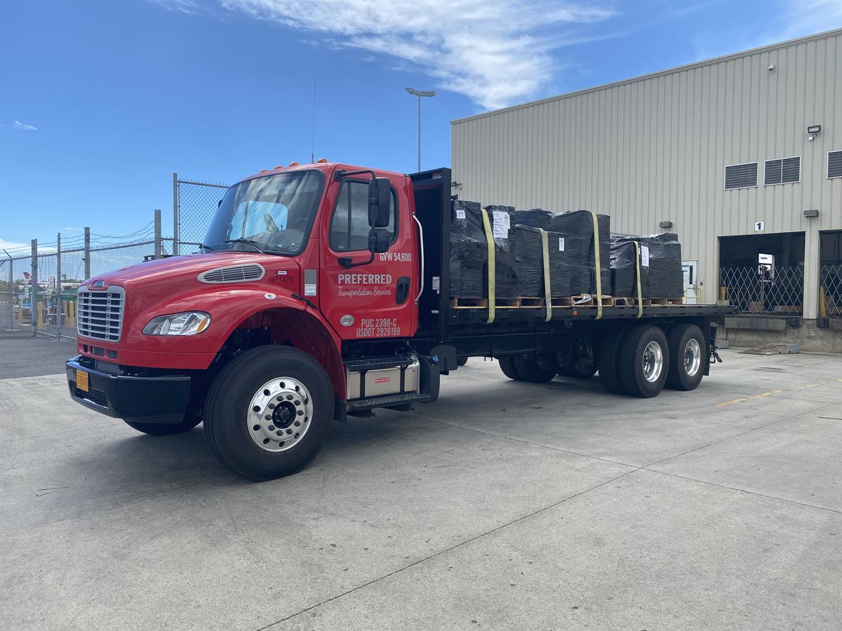 Flatbed Delivery Truck with Forklift in Hawai‘i